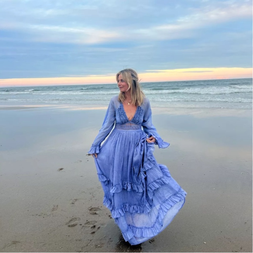 Seraphina Maxi Dress
COLOR- Blue
NWOT
FREE PEOPLE
SOLDOUT